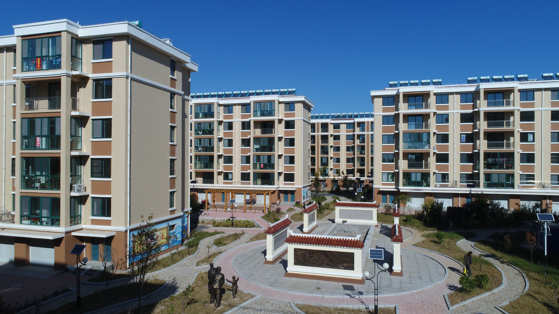 青岛乐鱼在线注册_乐鱼(中国)集团莱西平度公司河头店镇龙泉湖社区项目实景图02_compressed